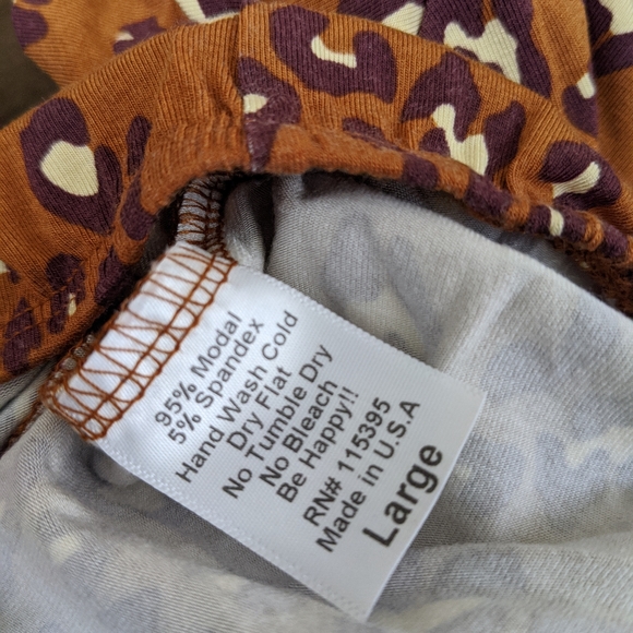 NWT Fighting Eel Jake top in Meow print, size L - Picture 5 of 6